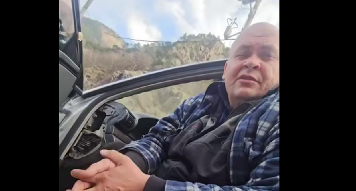 Alan Gatsoev spent almost six months living in a car in the neutral zone. Still from a video posted on the Telegram channel "Ossetia" on November 16, 2025, https://t.me/ossetiaFB/57416.