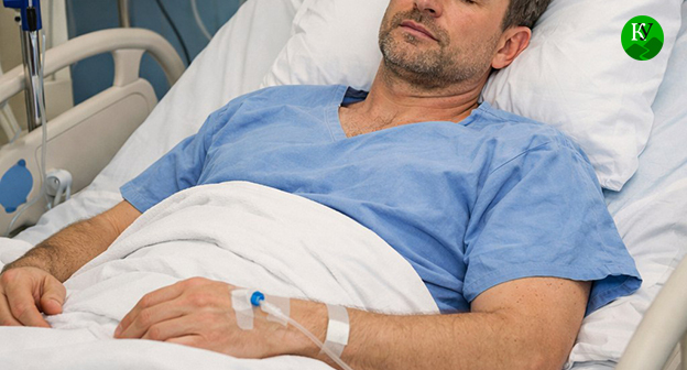 A man in a hospital bed. Illustration by the "Caucasian Knot" AI-generated program Copilot.