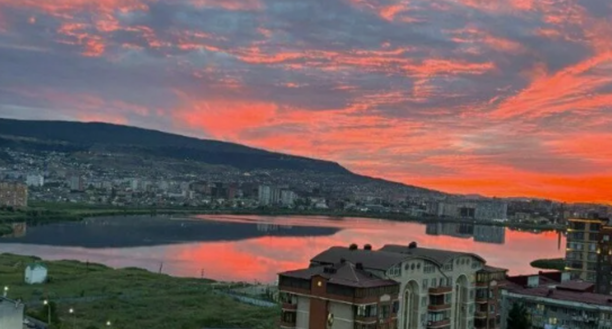 Makhachkala. Screenshot from Yandex.Maps https://yandex.ru/maps/org/mechet_imeni_ali_khadzhi_akushinskogo/231878760168/panorama/?ll=47.554475%2C42.958692&panorama%5Bdirection%5D=-137.400000%2C10.000000&panorama%5Bfull%5D=true&panorama%5Bpoint%5D=47.554787%2C42.958910&panorama%5Bspan%5D=0.000000%2C0.000000&z=15