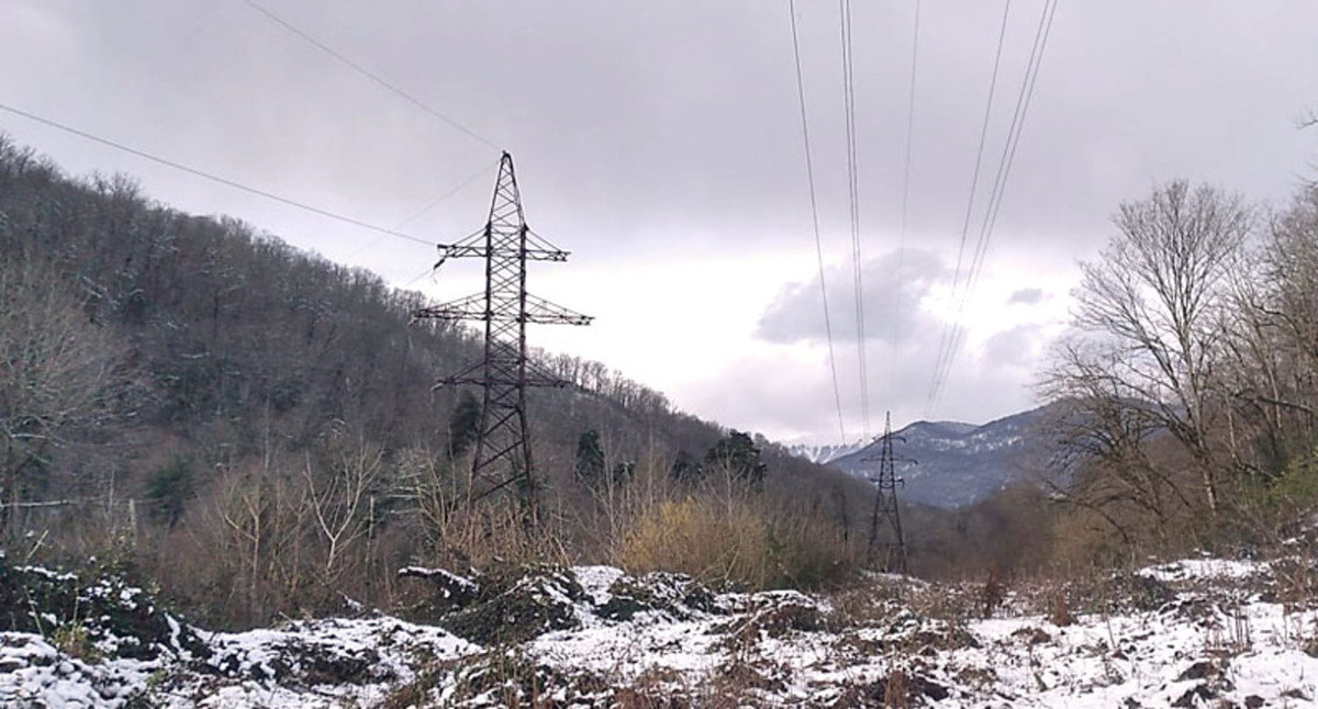 Power lines in Abkhazia. Photo: Chernomorenergo State Unitary Enterprise press service.