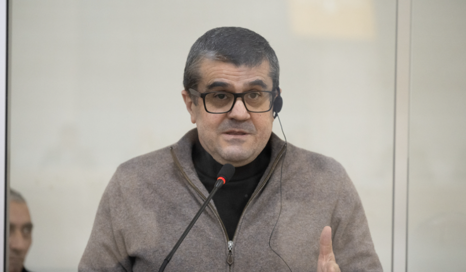 Arayik Harutyunyan in court. Screenshot from Azertac photo from December 19, 2025, https://azertag.az/ru/xeber/sudebnyi_process_nad_grazhdanami_armenii_prodolzhilsya_zaslushivaniem_poslednih_slov_obvinyaemyh-3927847