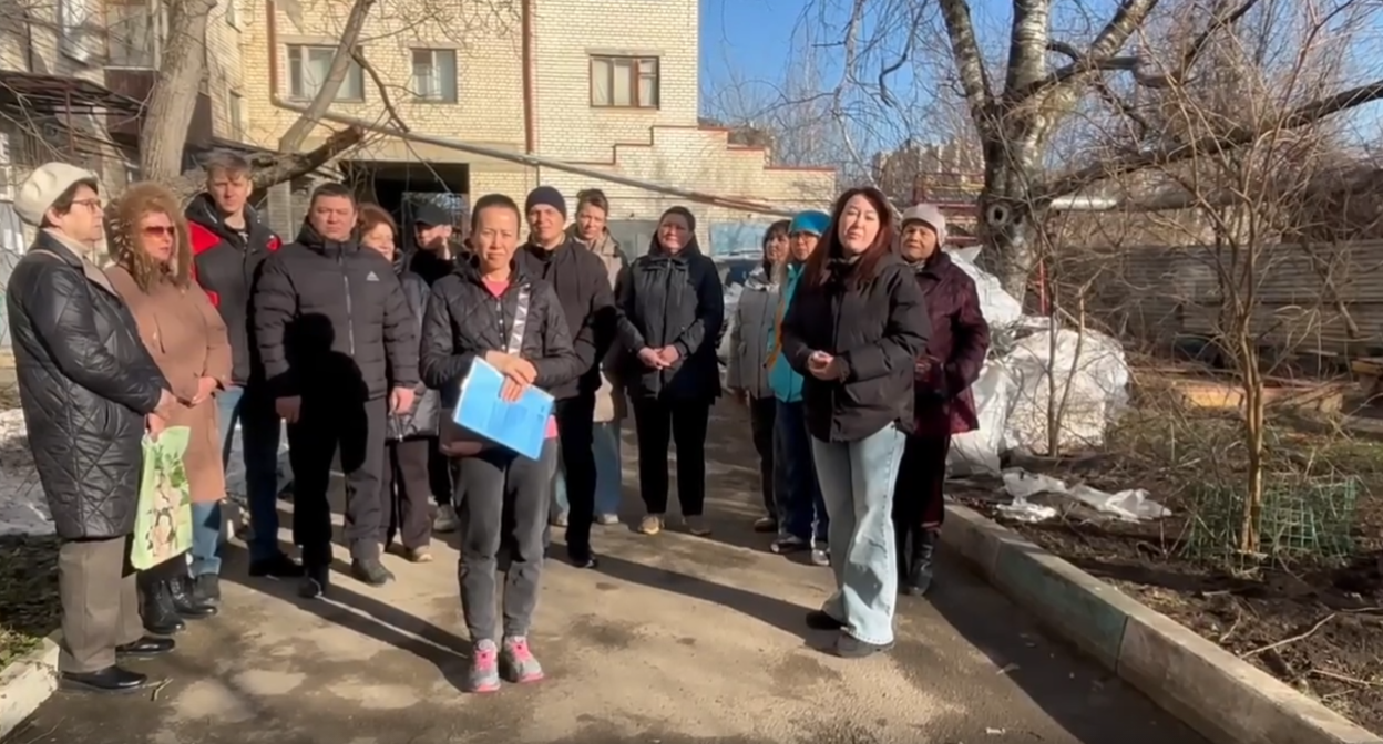 Residents of a building in Stavropol complained to the governor about flooding in their apartments. Still image/ https://vkvideo.ru/video-58956239_456249642?t=38s