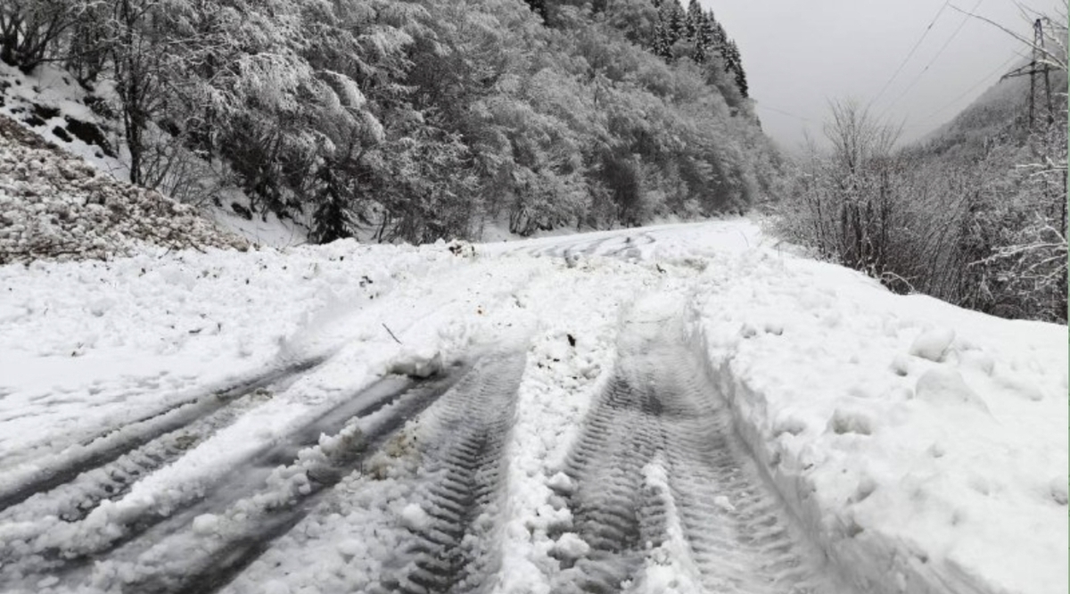The road surface of the Transcaucasian Highway on the morning of January 9. Photo: South Ossetian Ministry of Emergency Situations / Telegram