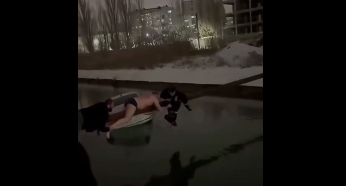 Passersby rescue a child from a car that fell into a canal. Makhachkala, January 24, 2026. Still from a video published on the Telegram channel "Atypical Makhachkala | Dagestan" https://t.me/official_atypical/40395