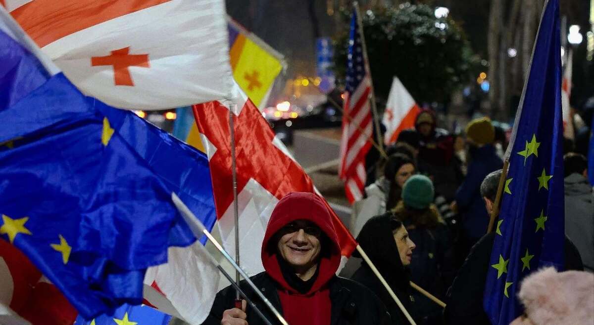 Protesters on Rustaveli Avenue, January 26, 2026. Photo: Ketevan Khutsishvili / Netgazeti
