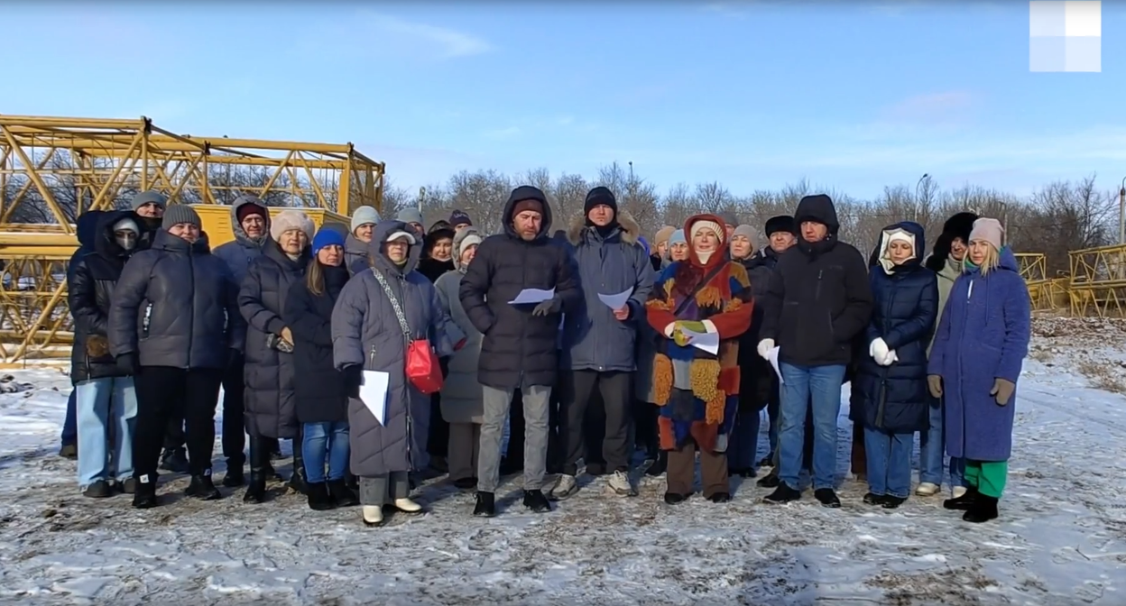 Residents of the Admiralteysky residential complex in the Krasnoarmeysky District are complaining about the high-rise construction. Photo: Volgograd Online / https://v1.ru/text/gorod/2026/01/27/76234803/