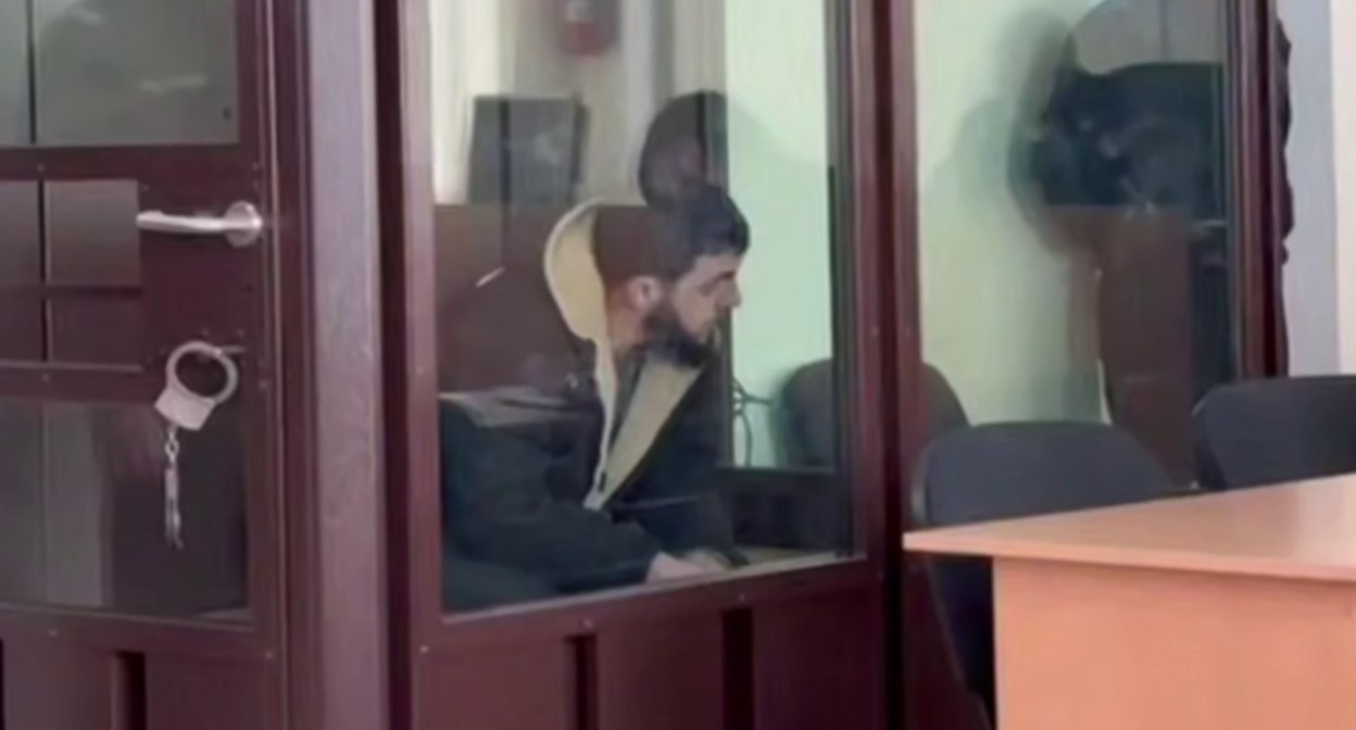 Rajidin Yaraliev in the courtroom. Still from a video by the United Press Service of the Courts of Dagestan, January 31, 2026, https://t.me/Femida_Dagestana/362.