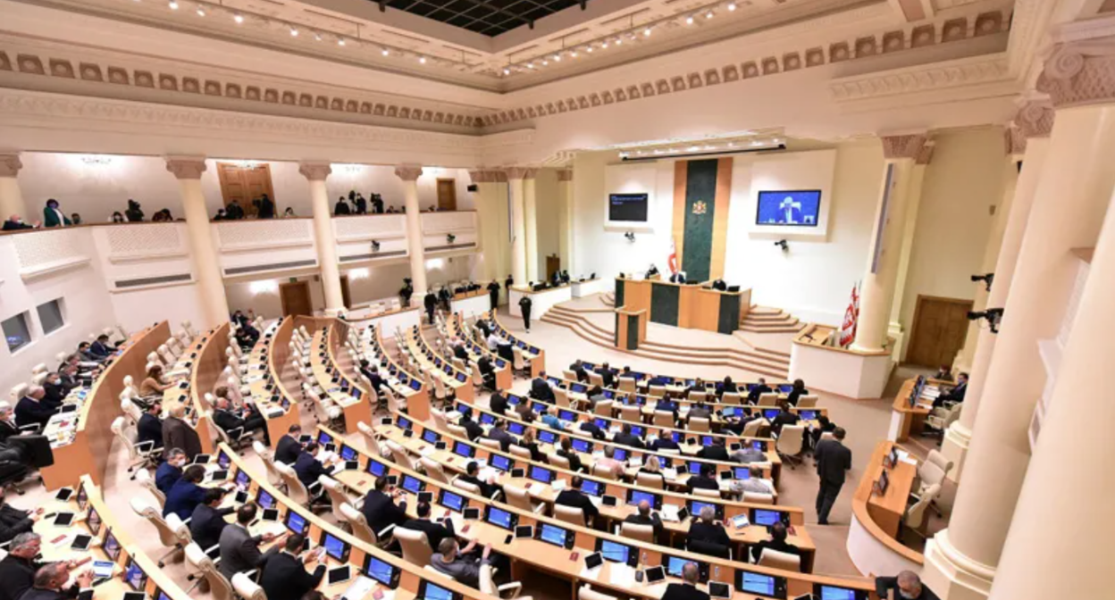 Frame: Parliament of Georgia session, February 3, 2026. Photo: Tabula / https://tabula.ge/ge/news/745172-sascavlo-grantebisa-sauniversiteto-avtonomiis