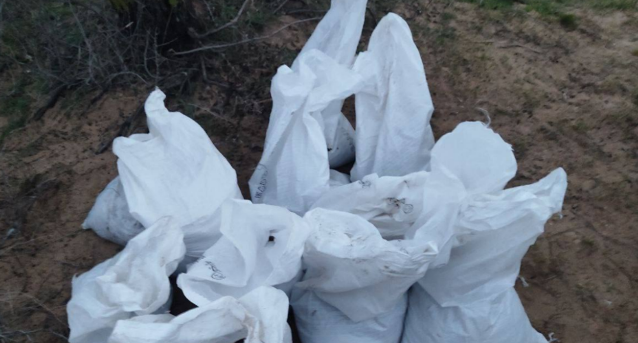 Collected bags of fuel oil. Screenshot from the "Network, Sieve, Shovel" headquarters, February 7, 2026, https://t.me/setisitolopata/2512