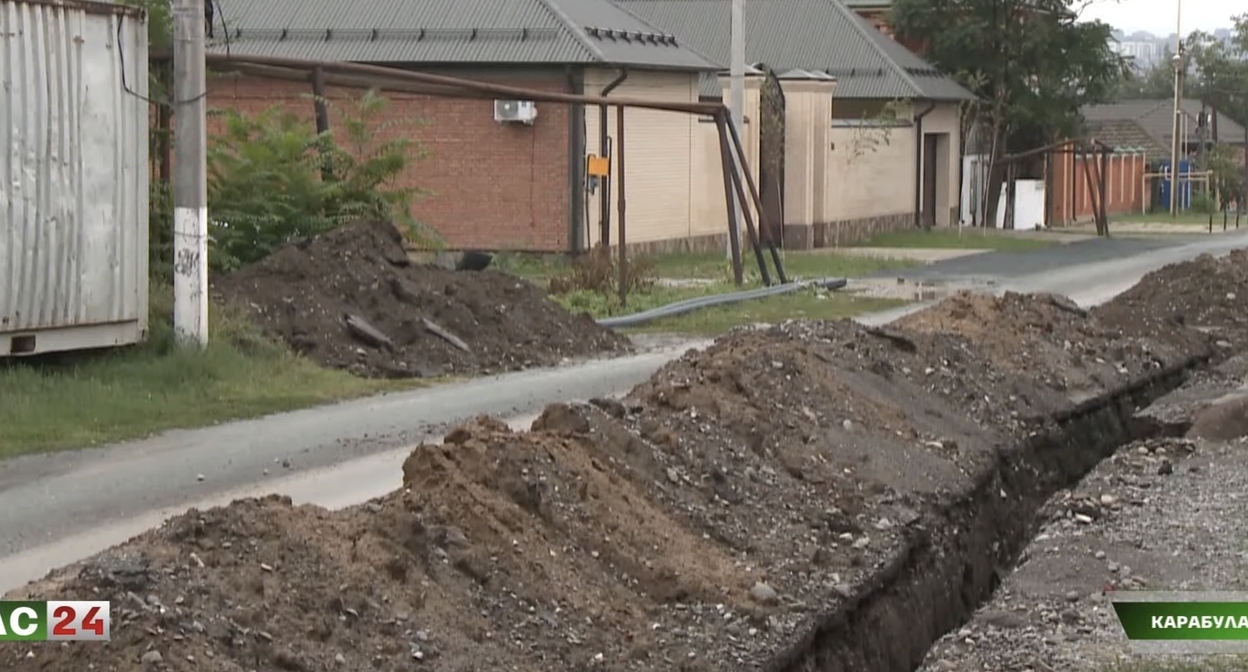 Water main repairs in Karabulak, September 2025. Still from Magas24 / YouTube