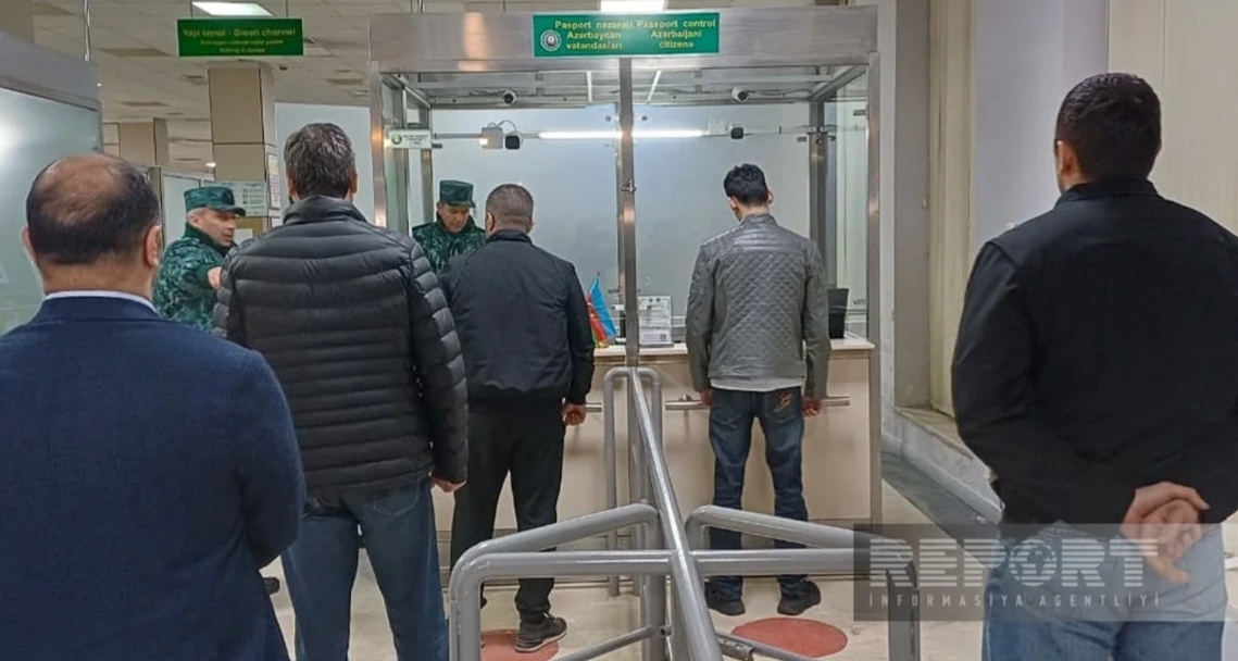 Azerbaijani Embassy staff at the Astara border crossing. Photo: Report https://report.az/ru/vneshnyaya-politika/sotrudniki-posolstva-azerbajdzhana-v-tegerane-evakuiruyutsya-iz-irana