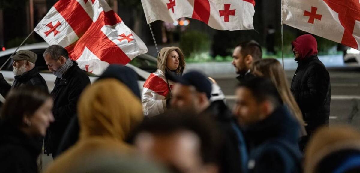 Protesters on Rustaveli Avenue. Photo: Mariam Kavshbaia / Publika