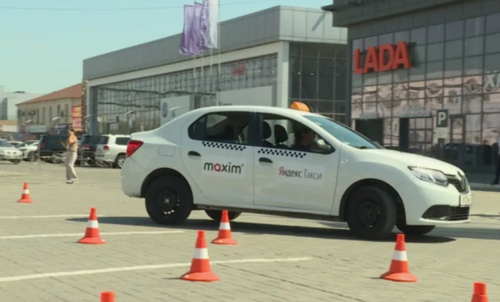 Taxi in Astrakhan. Screenshot of the photo "Lotus GTRK", https://lotosgtrk.ru/news/stalo-izvestno-kto-stal-luchshim-astrakhanskim-taksistom/