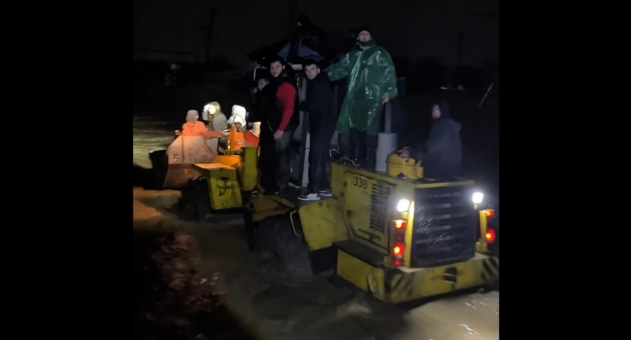 Residents of a village in Gudermes being evacuated. Still from a video by the head of the Gudermes District Administration: https://t.me/khamzatmagamadov/3489 Residents of a village in Gudermes being evacuated. Still from a video by the head of the Gudermes District Administration: https://t.me/khamzatmagamadov/3489