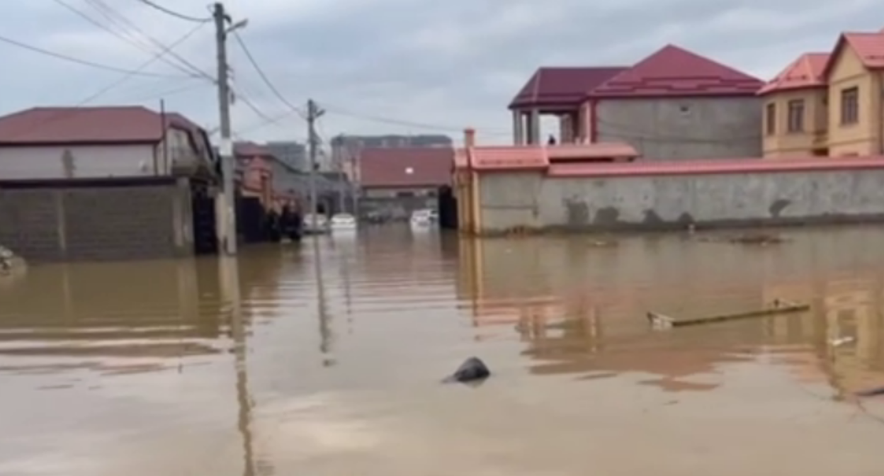 One of the flooded streets in Makhachkala. Still from a video by the Russian State Television and Radio Broadcasting Company "Dagestan" from March 29, 2026, https://t.me/RGVKDAGESTAN/43768.
