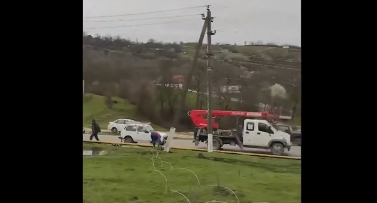 Emergency work in the Nozhai-Yurt district. Still from Chechenenergo video: https://t.me/chechenergo/5823