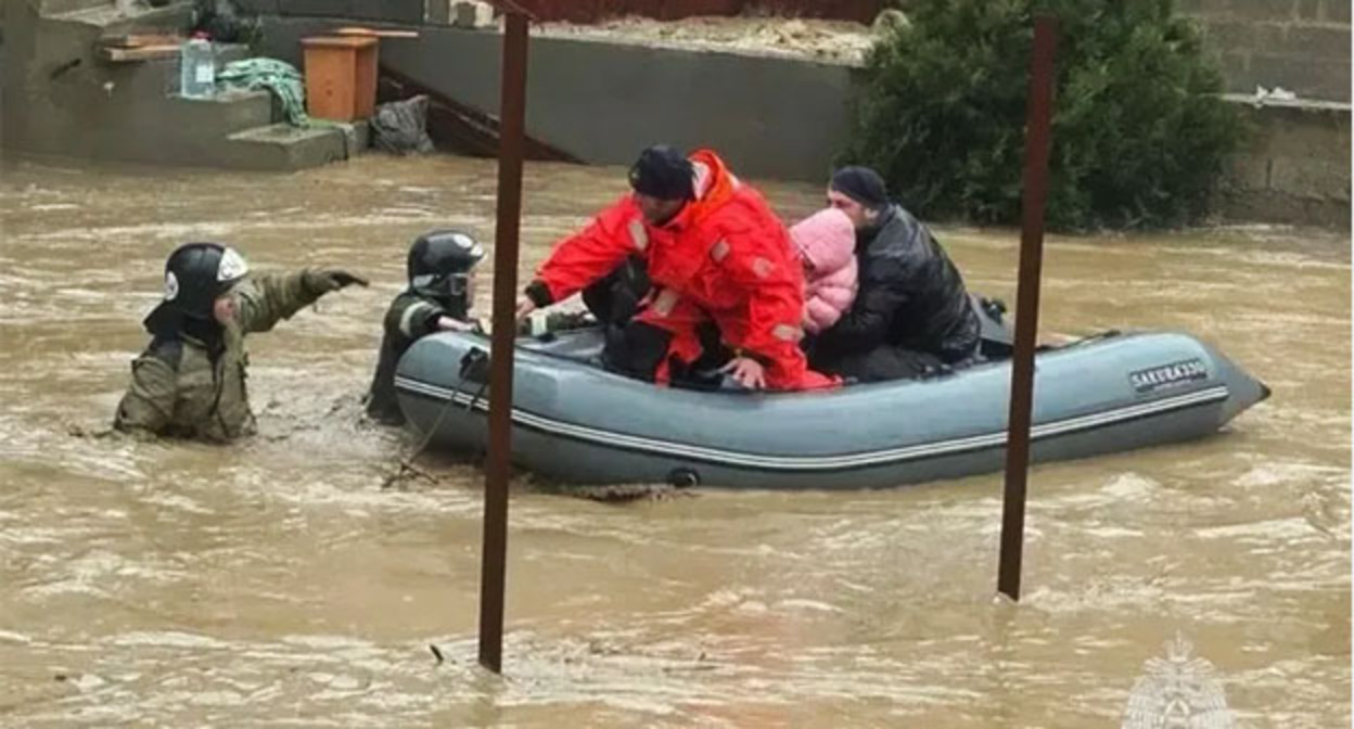 Evacuation of people in Dagestan. Photo: Russian Ministry of Emergency Situations Evacuation of people in Dagestan. Photo: Russian Ministry of Emergency Situations