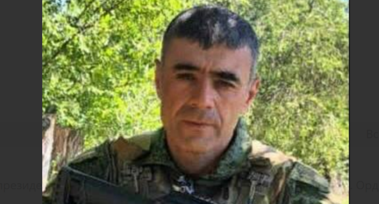 Alibek Shukurov. Screenshot of a photo from the Ust-Dzhegutinsky District Administration from April 10, 2026, https://t.me/udmunicipal/16284.