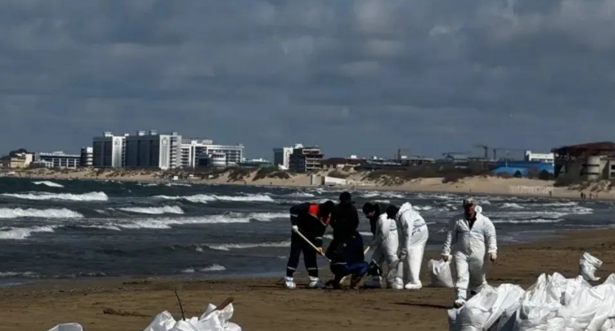 Cleanup in Anapa. Screenshot from the Krasnodar Krai Emergency Response Center, April 15, 2026, https://t.me/opershtab23/15696.
