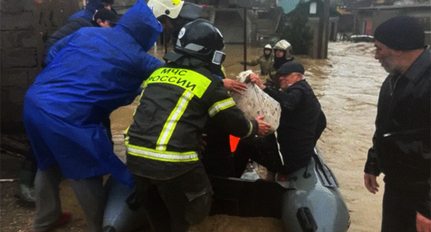 Evacuation of residents from flooded areas of Dagestan. April 2026. Photo: Russian Ministry of Emergency Situations.