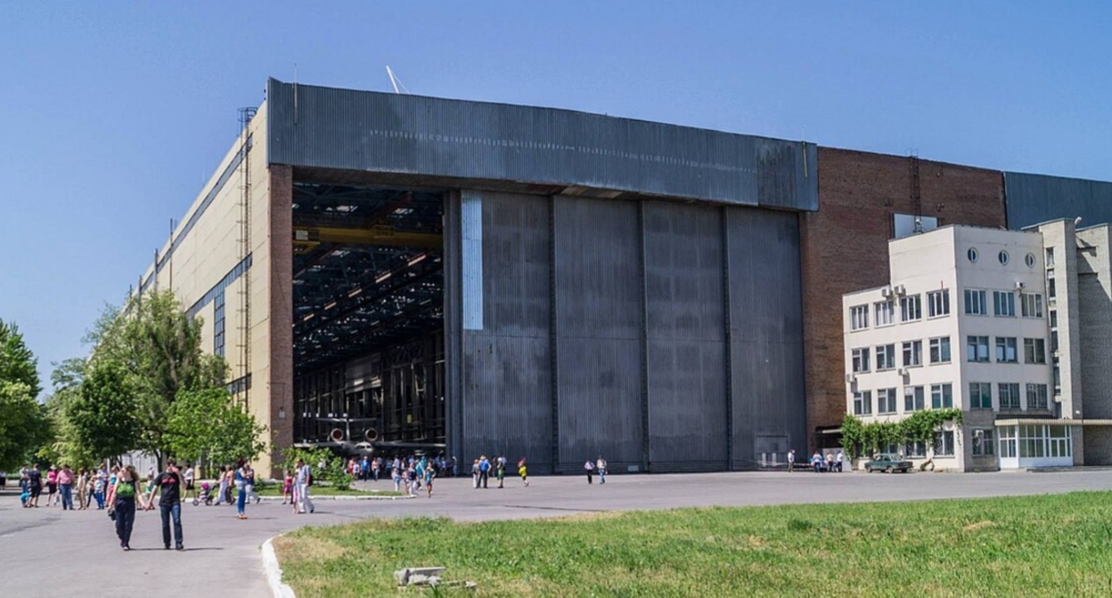 Buildings of the Taganrog Aviation Scientific and Technical Complex named after G. M. Beriev. Photo: Alexandr Meshkov. https://www.flickr.com/photos/ad15/24256861025/sizes/o/, CC BY 2.0, https://commons.wikimedia.org/w/index.php?curid=58186801