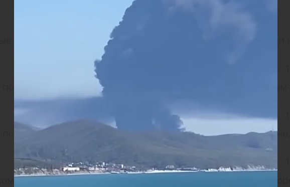Smoke from the fire in Tuapse. Still from the video "Anapa Civil" from April 21, 2026, https://t.me/anapa_grazhdan/15185