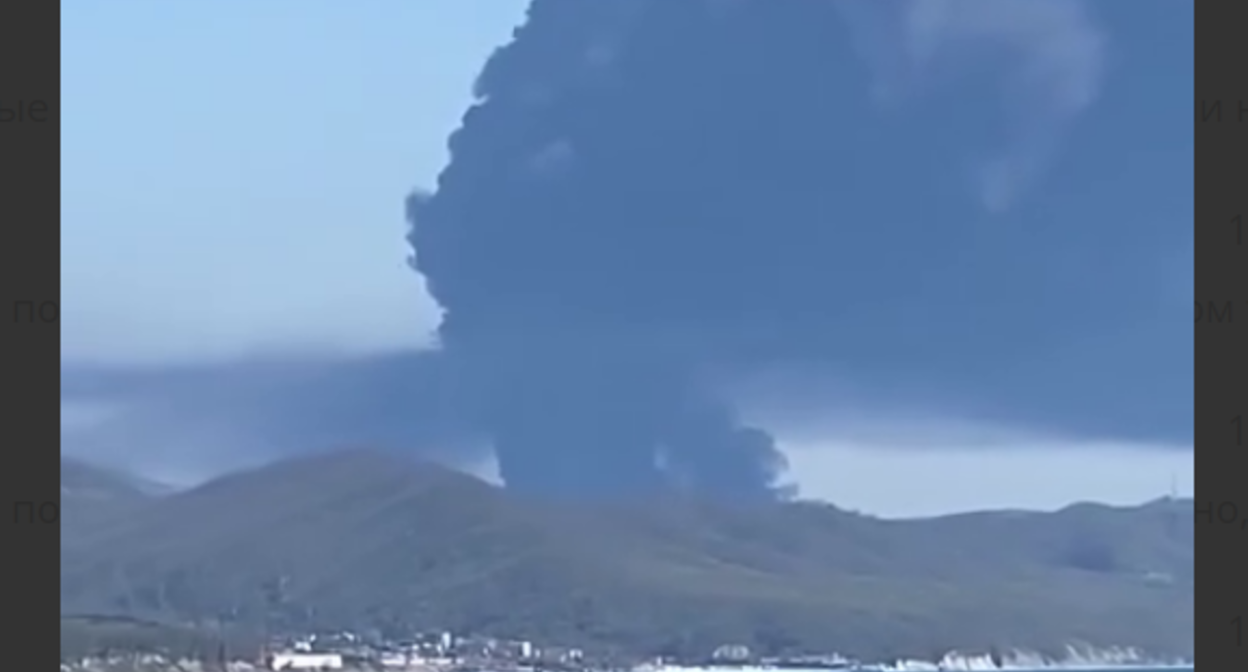 Smoke from the fire in Tuapse. Still from the video "Anapa Civil" from April 21, 2026, https://t.me/anapa_grazhdan/15185