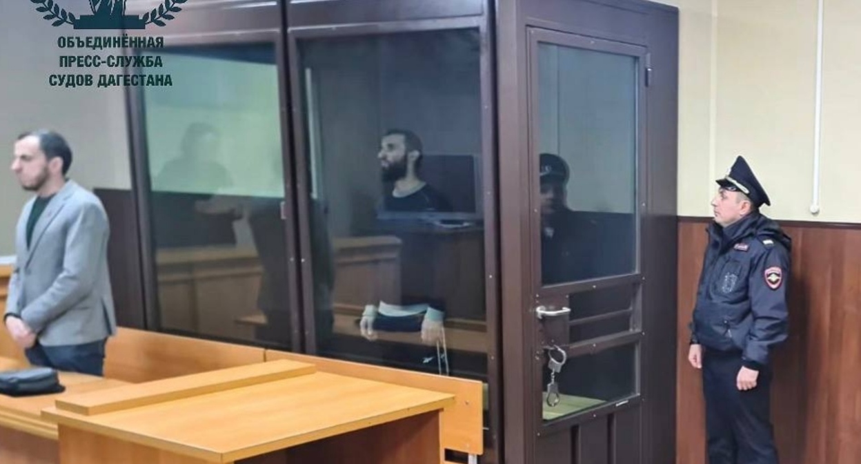 A court hearing for the suspect in the attack on doctors. Photo courtesy of the United Press Service of the Courts of Dagestan https://t.me/Femida_Dagestana/450
