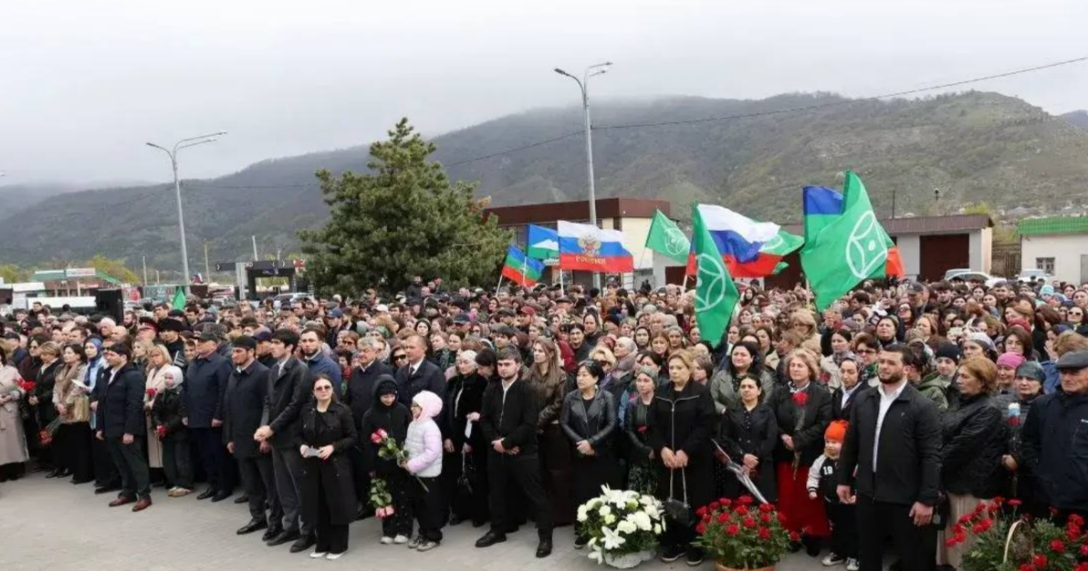 Protesters in Karachayevsk. Screenshot from Rashid Temrezov's Telegram channel.