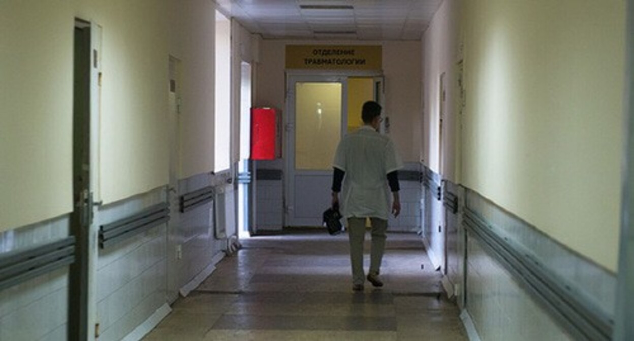 Hospital corridor. Photo by Elena Sineok, Yuga.ru