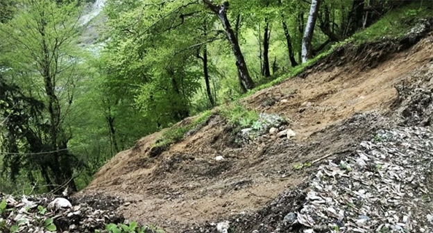 Mudflow in the Kodori Gorge. Photo: https://uks-ra.ru/novosti/item/77-v-kodorskom-ushchele-soshel-sel-dvizhenie-ogranicheno