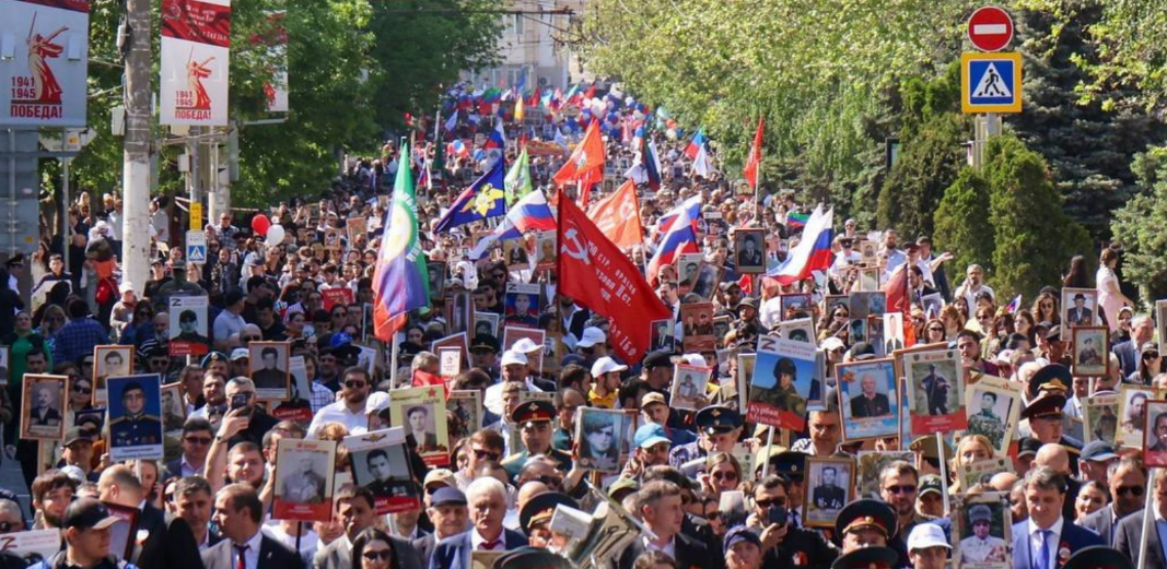 "Immortal Regiment" in Makhachkala. Screenshot from a photo by the State Archives of the Dagestan ... "Immortal Regiment" in Makhachkala. Screenshot from a photo by the State Archives of the Dagestan ...