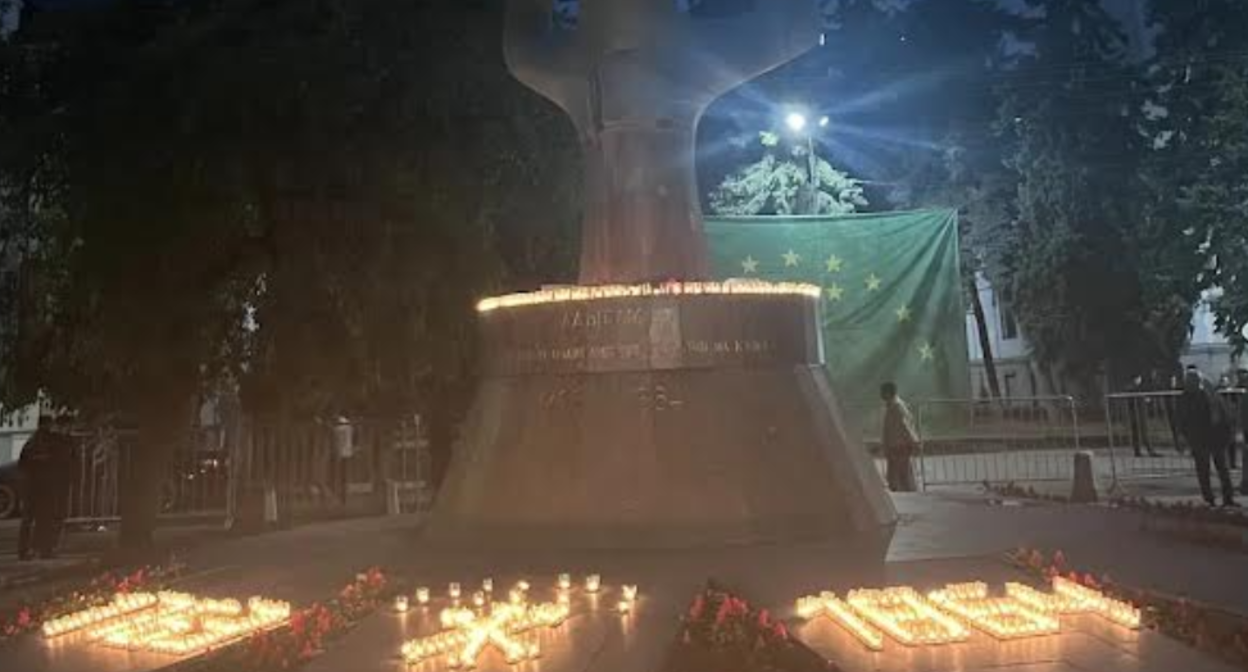 Activists lit 101 candles. Photo by a "Caucasian Knot" correspondent, May 20, 2026.