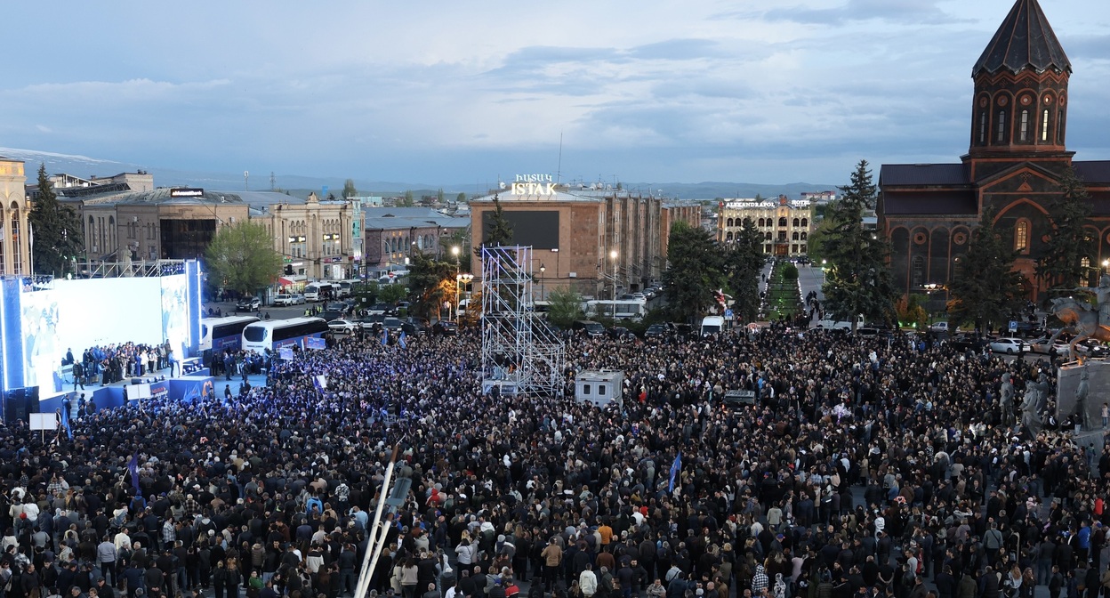 Nikol Pashinyan's pre-election rally in Gyumri, May 25, 2026. Photo by a "Caucasian Knot" correspondent. Nikol Pashinyan's pre-election rally in Gyumri, May 25, 2026. Photo by a "Caucasian Knot" correspondent.