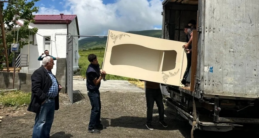 Relocation of former internally displaced persons to the Khojaly district. May 26, 2026. Photo: Report https://report.az/ru/vnutrennyaya-politika/pereselivshimsya-v-hodzhaly-9-semyam-vrucheny-klyuchi-ot-kvartir Relocation of former internally displaced persons to the Khojaly district. May 26, 2026. Photo: Report https://report.az/ru/vnutrennyaya-politika/pereselivshimsya-v-hodzhaly-9-semyam-vrucheny-klyuchi-ot-kvartir