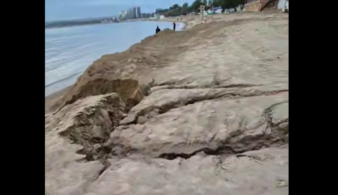 Video from Anapa beach, May 29, 2026, from the "Makovozovy" Telegram channel, https://t.me/makovozovy/61074