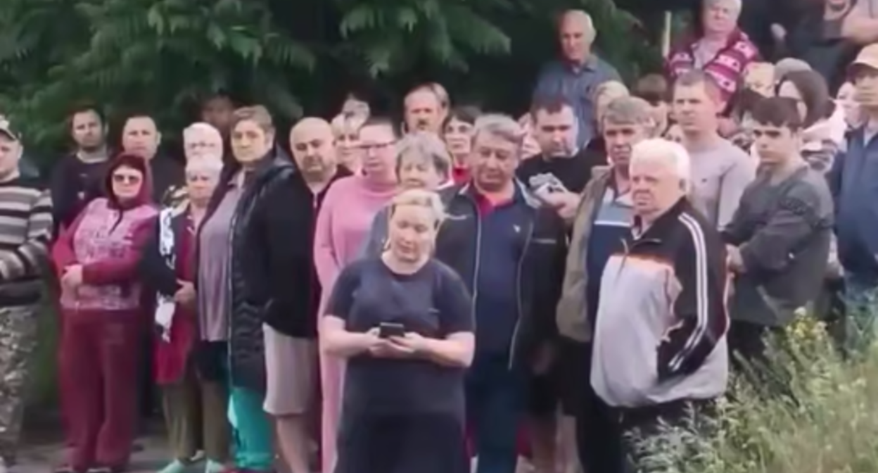 A still from a video message from residents of Krasyukovskaya, Rostov Oblast, to Alexander Bastrykin. Photo: Privet-Rostov / Telegram channel A still from a video message from residents of Krasyukovskaya, Rostov Oblast, to Alexander Bastrykin. Photo: Privet-Rostov / Telegram channel