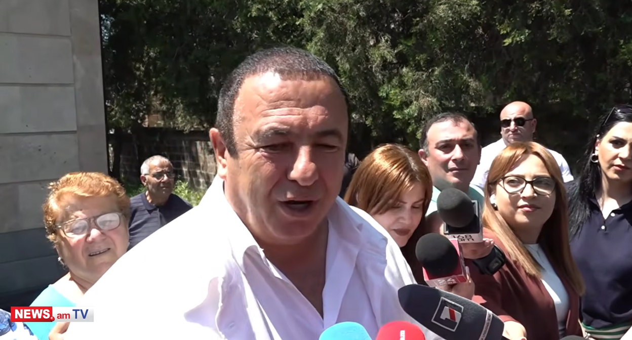 Gagik Tsarukyan. Still from video https://www.youtube.com/watch?v=HqROsthLfnM&t=53s