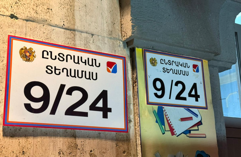 A sign at a polling station in Yerevan. Photo by "Caucasian Knot."