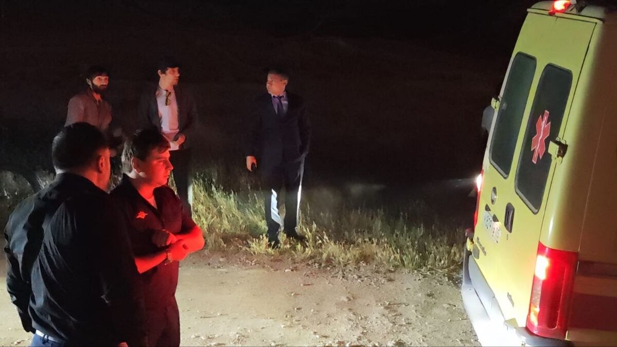 Officials at the scene of the emergency. Photo: Kizilyurt District Administration Press Service / Telegram Officials at the scene of the emergency. Photo: Kizilyurt District Administration Press Service / Telegram