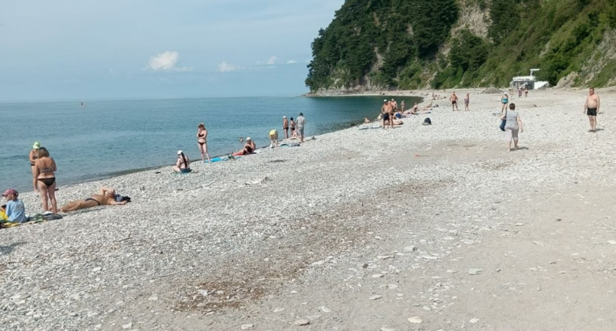 Beach in Tuapse. Screenshot from Roman Pukalov's Telegram channel, June 14, 2026, https://t.me/Roman_eco/1870.