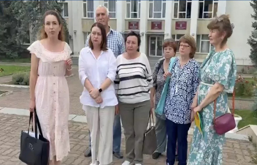 A still from a video message from Lermontov residents protesting the city administration's green space development plan. Photo: Bloknot-Stavropol / VKontakte A still from a video message from Lermontov residents protesting the city administration's green space development plan. Photo: Bloknot-Stavropol / VKontakte