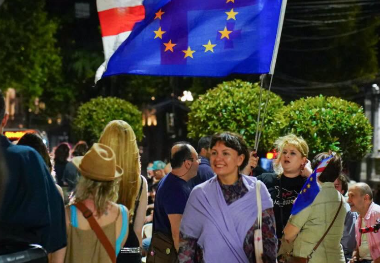 Protesters outside the Georgian Parliament. Screenshot of a photo by Mo Se from June 21, 2026, https://www.facebook.com/photo?fbid=4347579758890096&set=pcb.4347579905556748 (Meta, the company that owns the social network, is banned in Russia). Protesters outside the Georgian Parliament. Screenshot of a photo by Mo Se from June 21, 2026, https://www.facebook.com/photo?fbid=4347579758890096&set=pcb.4347579905556748 (Meta, the company that owns the social network, is banned in Russia).