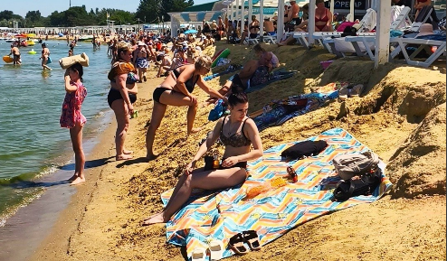 Slope at the Central Beach of Anapa, Screenshot from the Telegram channel "Makovozovy" from 02.07.26, https://t.me/makovozovy/63243?single Slope at the Central Beach of Anapa, Screenshot from the Telegram channel "Makovozovy" from 02.07.26, https://t.me/makovozovy/63243?single
