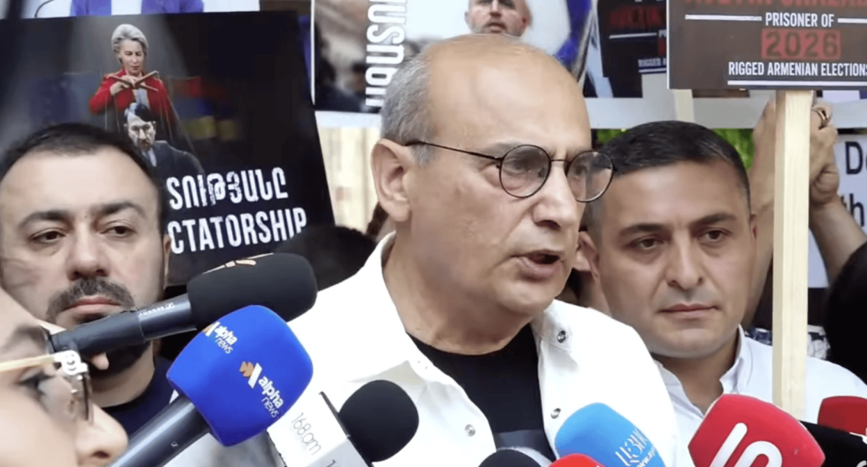 A frame of two opposition movements held a protest outside the government building of Armenia. Photo: News.am. / https://news.am/ru/news/1047326 A frame of two opposition movements held a protest outside the government building of Armenia. Photo: News.am. / https://news.am/ru/news/1047326