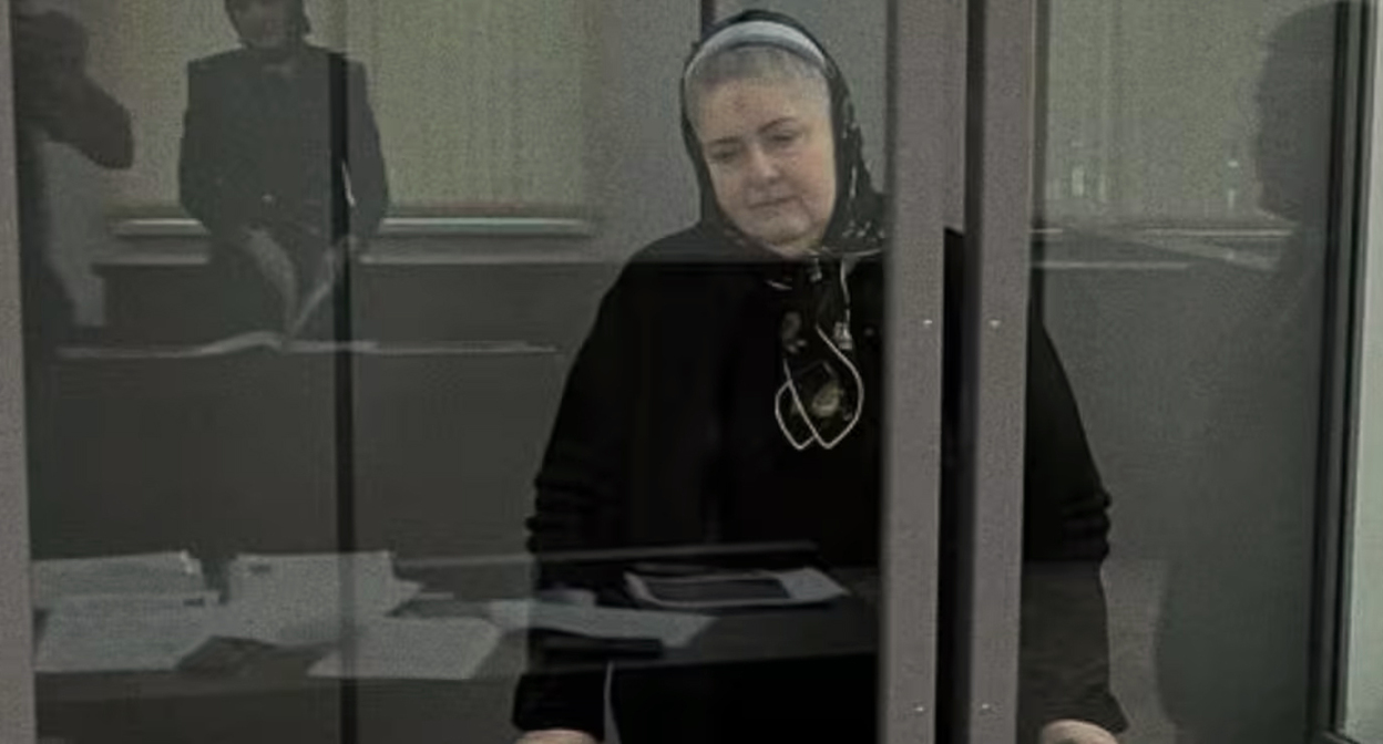 Zarema Musaeva in court. Screenshot from the photo in the Telegram channel "Team Against Torture" (recognized as a foreign agent) – https://t.me/no_torture/3573. Zarema Musaeva in court. Screenshot from the photo in the Telegram channel "Team Against Torture" (recognized as a foreign agent) – https://t.me/no_torture/3573.