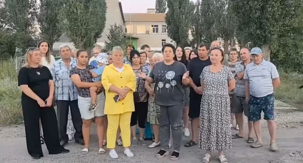 Frame from the video appeal of the residents of Vodny to the head of the Investigative Committee. https://dzen.ru/video/watch/6a4a03ef5ec2671d975d4fa6