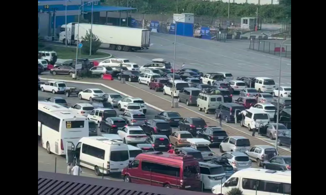 Traffic jam at the border with Abkhazia. Still frame from the video https://t.me/apsny/26475 from 11.07.26 Traffic jam at the border with Abkhazia. Still frame from the video https://t.me/apsny/26475 from 11.07.26