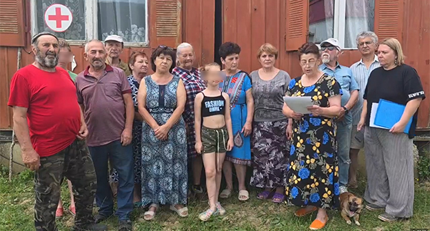 Residents of Gunayka Fourth are recording a video message to the authorities. Frame from the video https://vk.ru/wall-240257850_3 Residents of Gunayka Fourth are recording a video message to the authorities. Frame from the video https://vk.ru/wall-240257850_3