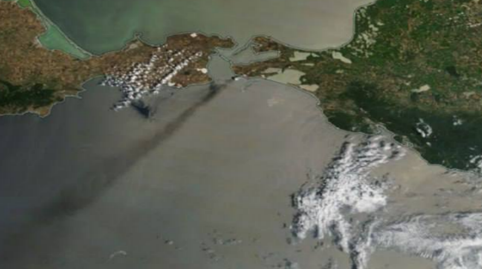 Pollution of the Bugaz Spit. Screenshot from the "Transparent World" project, https://t.me/twrussia/6295?single Pollution of the Bugaz Spit. Screenshot from the "Transparent World" project, https://t.me/twrussia/6295?single